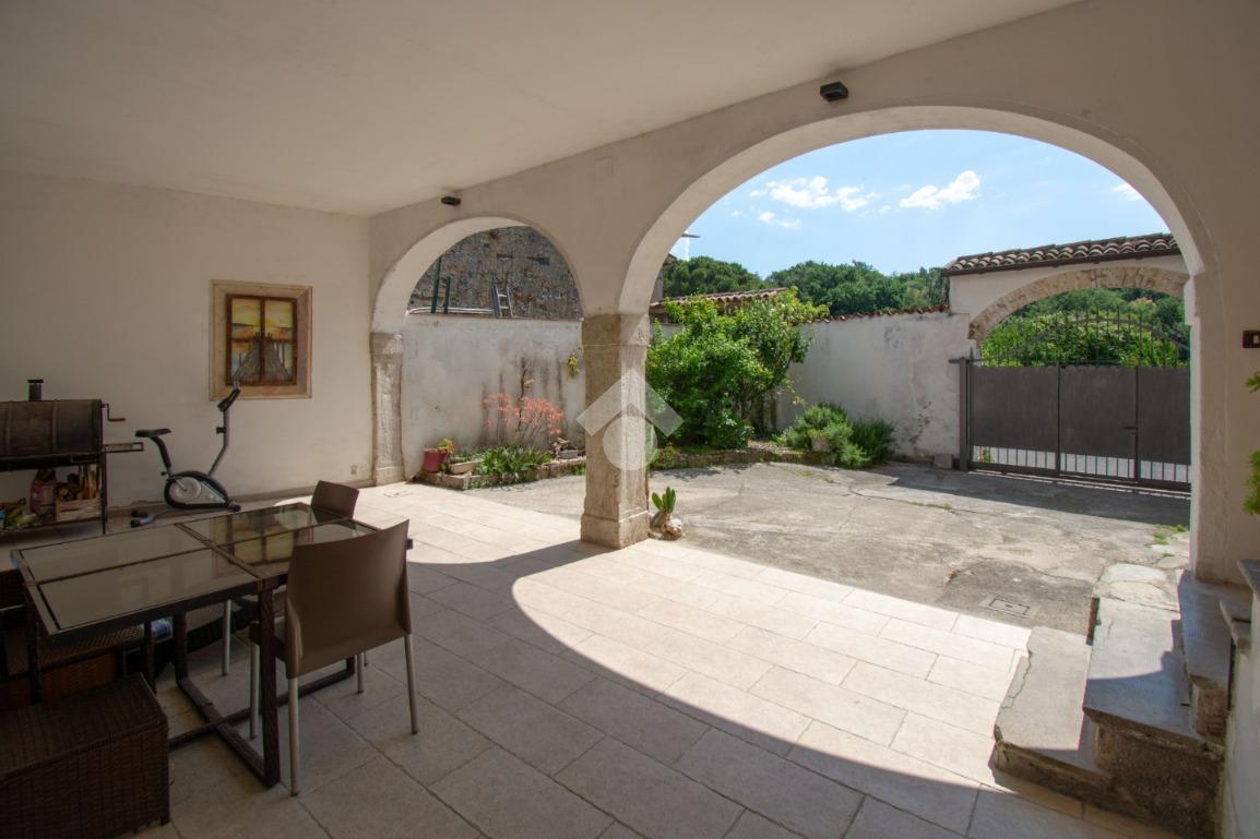 Casa indipendente in Via Leutelmonte 1, Manerba del Garda