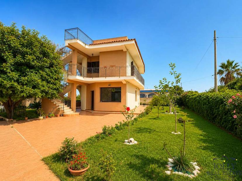 Villa unifamiliare in Via Lago Maggiore, Siracusa — foto 2 di 5
