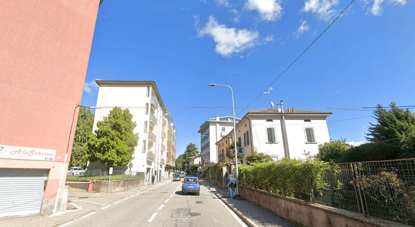 Bilocale in Via Nino Bixio, Varese