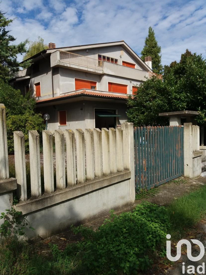 Villa in Strada Via San Salvatore, Castiglione Messer Raimondo — foto 3 di 5
