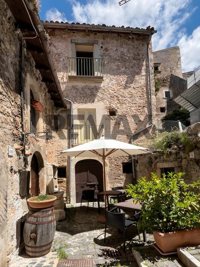Casa indipendente, Santo Stefano di Sessanio