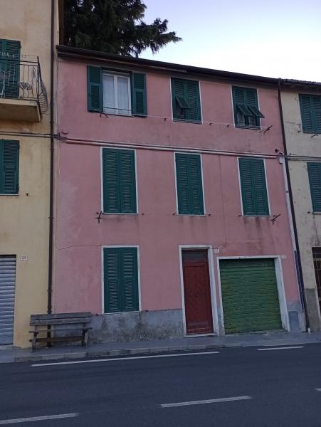 Casa indipendente in Via Capitano De Guglielmi 5, Cesio