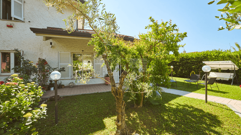 Villa a schiera in Via XXIX Novembre 26, Fosdinovo — foto 2 di 5