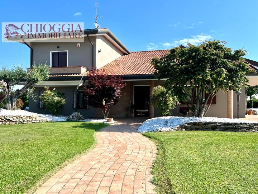 Villa in Via Sant'Antonino, 294, Loreo — foto 2 di 5