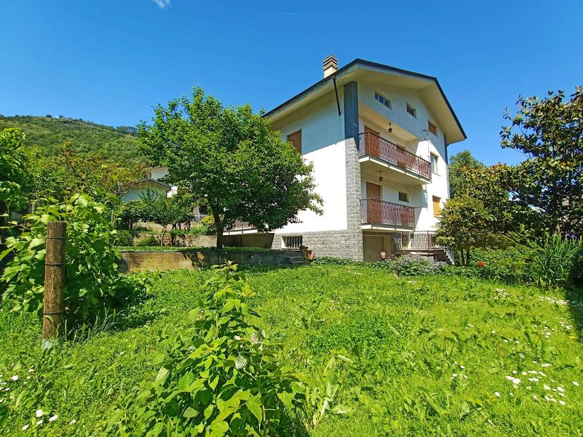 Villa bifamiliare in Via Martinet, Nus