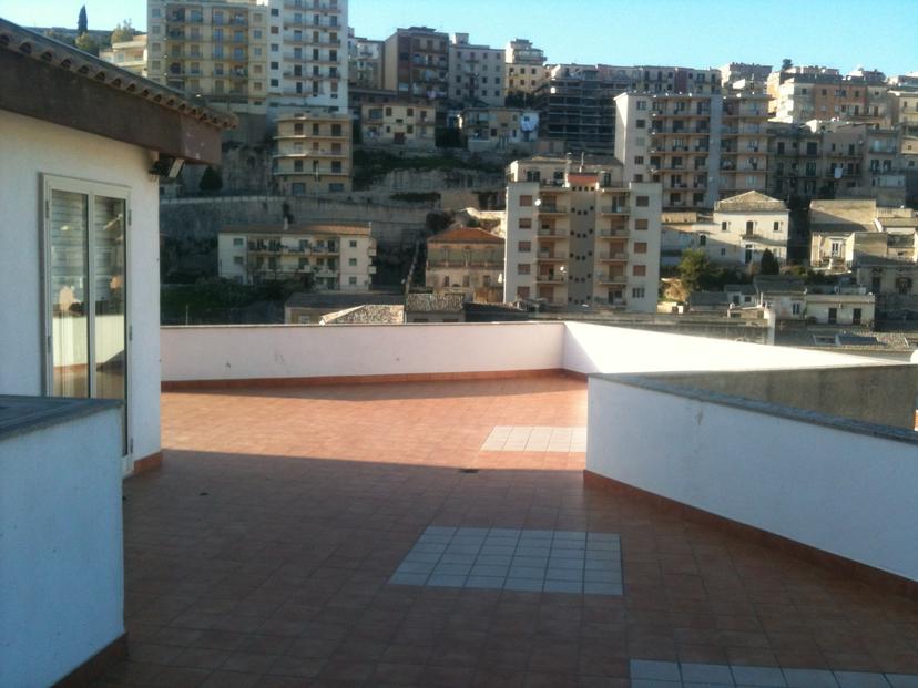 Attico in Viale Medaglie d'Oro, Modica — foto 3 di 5