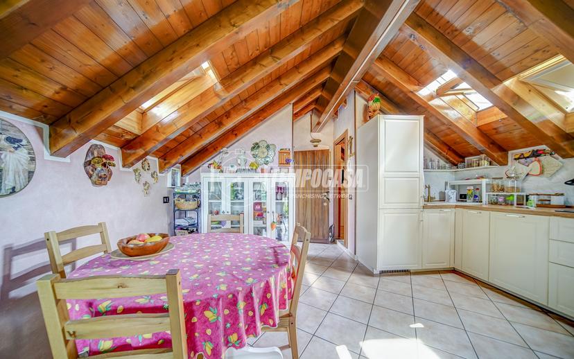 Villa in Via Giuseppe Mazzini 36/B, Biandronno — foto 2 di 5