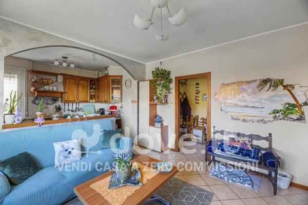 Bilocale in Via XXV Aprile 85, Buguggiate — foto 2 di 5