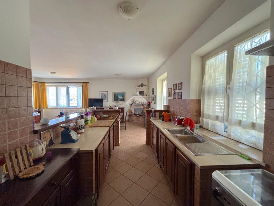 Villa in Via Ovidio 17, Genzano di Roma