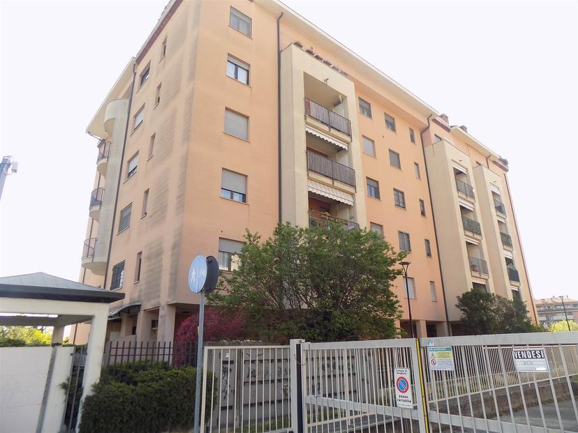 Trilocale in Via Manin, Brugherio — foto 4 di 5