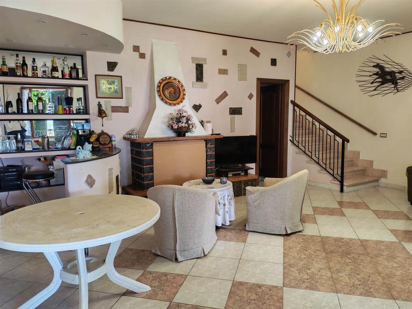 Casa indipendente in Via Lungo Lago Alicata, Magione — foto 3 di 5