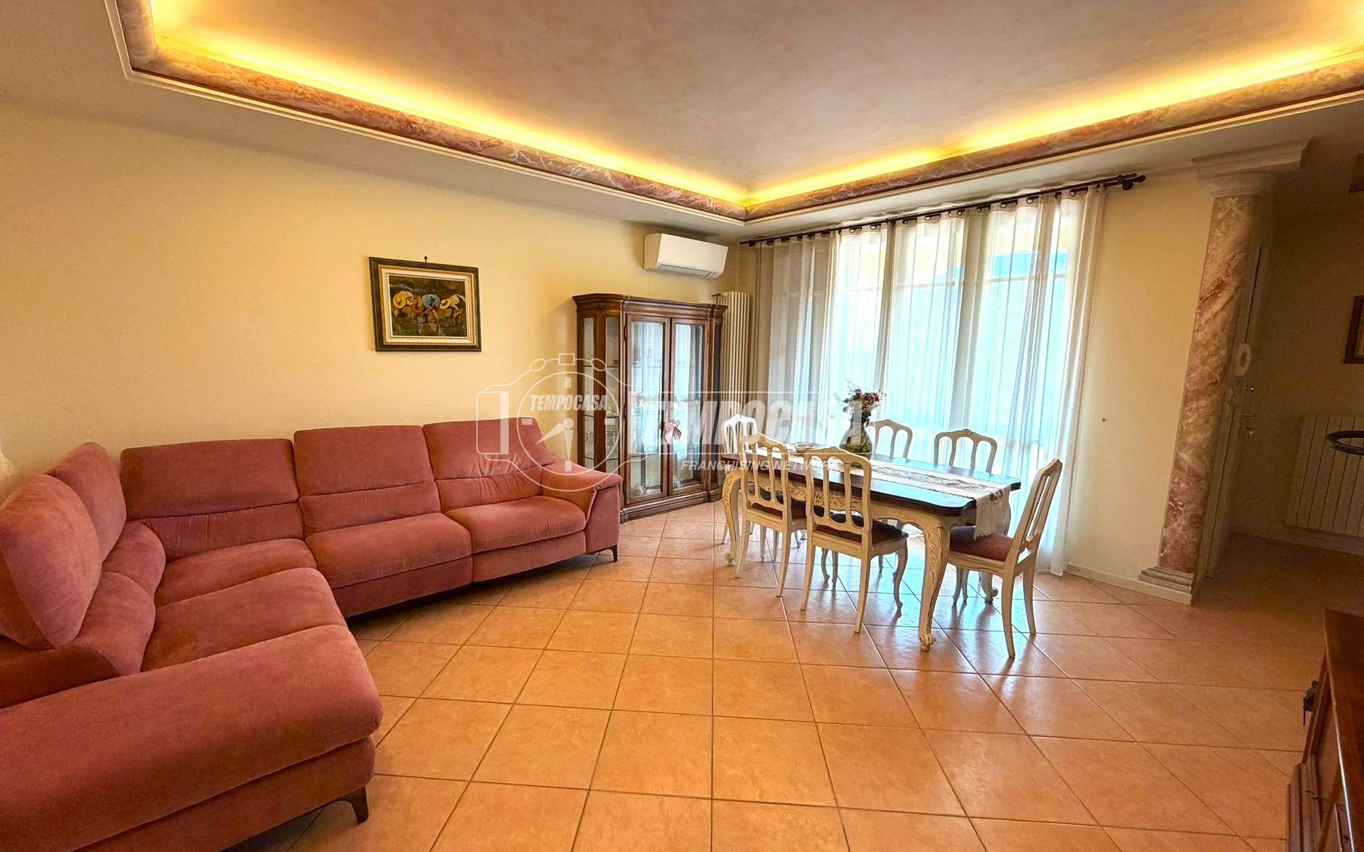 Villa a schiera in Via Vittorio Veneto, Sarnico