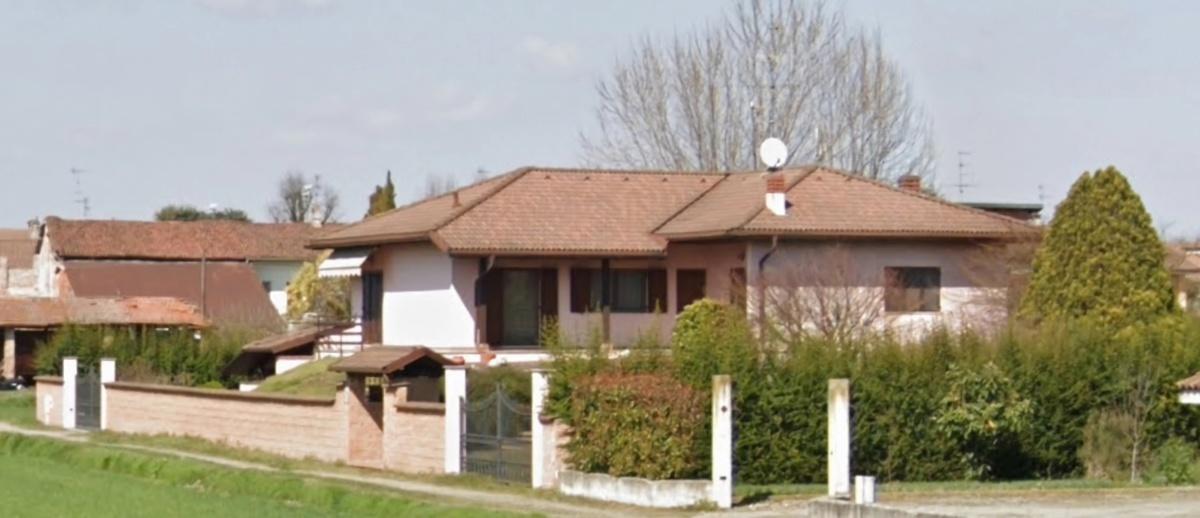 Casa indipendente in Piazzale Felice Dardano 24a, Villata