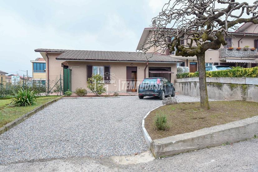 Villa in Via Lecco, Erba — foto 3 di 5
