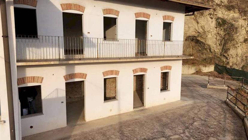 Rustico in Via Valeirole, Corneliano d'Alba — foto 2 di 5