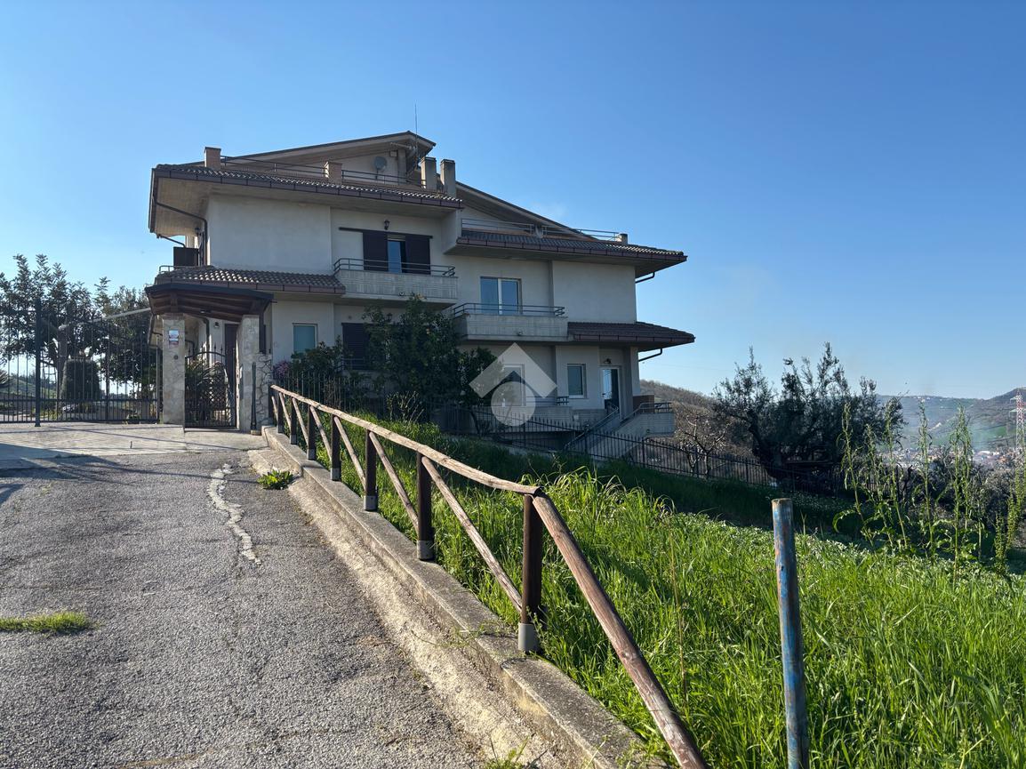 Villa a schiera in Contrada Telesio 4, Cellino Attanasio