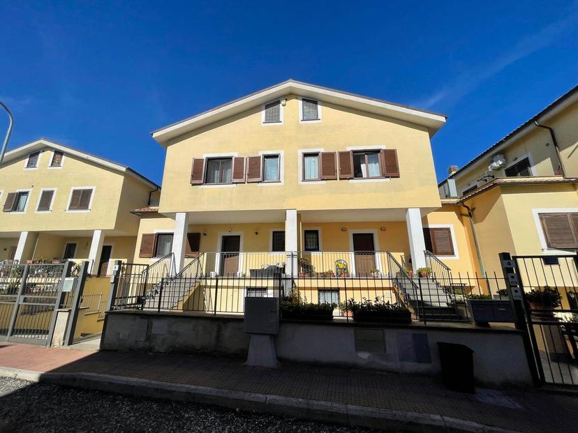Villa a schiera in Via Arno, Monterosi — foto 4 di 5