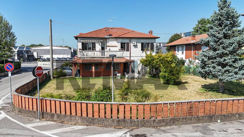 Villa in Corso Europa 25, Verdellino