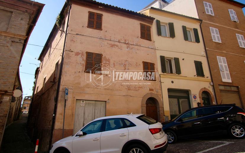 Casa indipendente in Via Visconti d'Oleggio 39, Fermo — foto 2 di 5