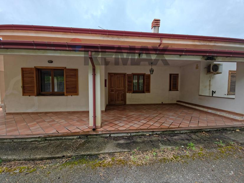 Villa in Viale Monsignor Domenico Petroni 53, Cervicati — foto 3 di 5