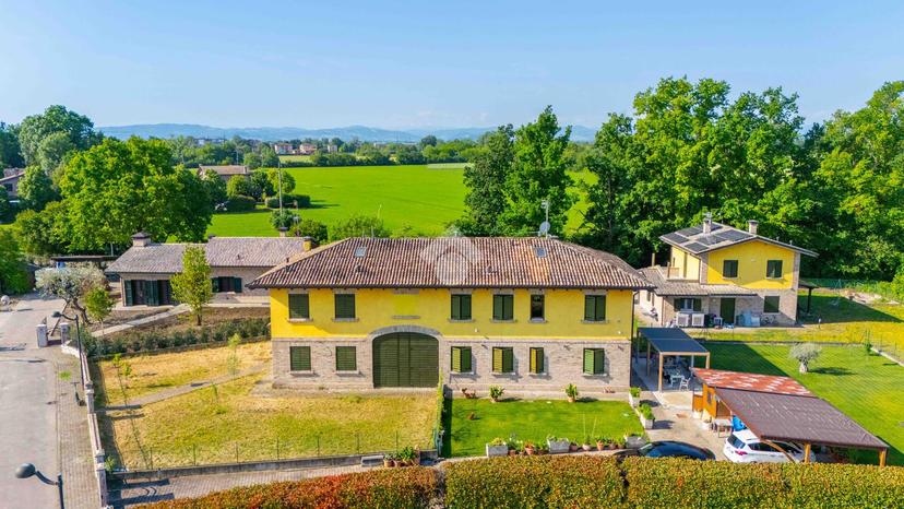 Villa in Via Fratelli Bandiera 39, Reggio nell'Emilia — foto 3 di 5