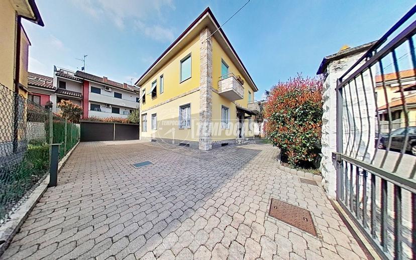 Trilocale in Via Silvio Pellico 19, Biassono — foto 3 di 5