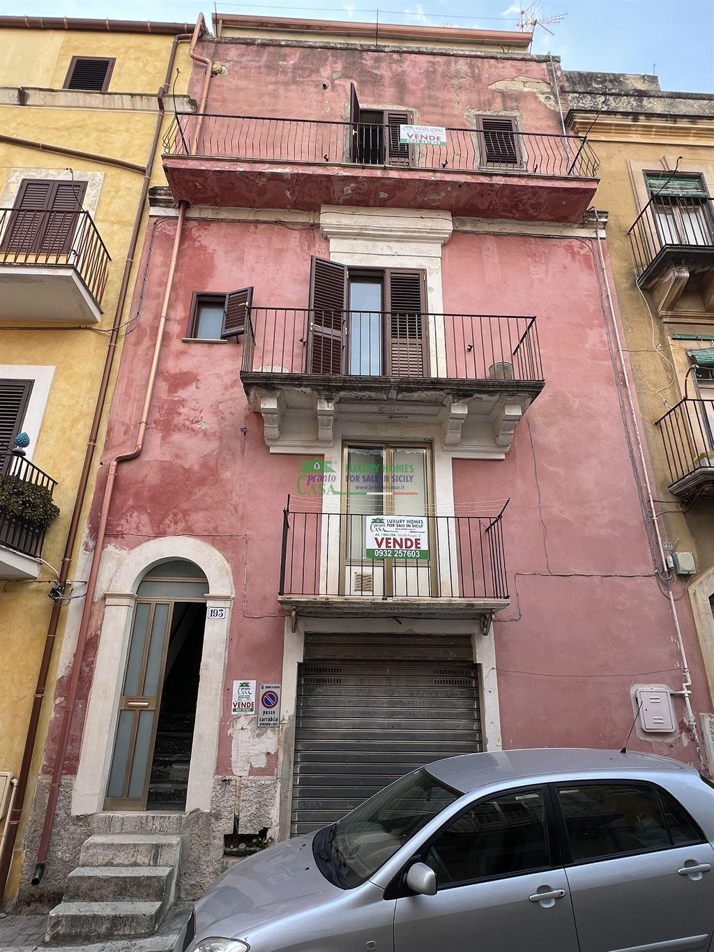 Casa indipendente in Via Fratelli Belleo, Ragusa