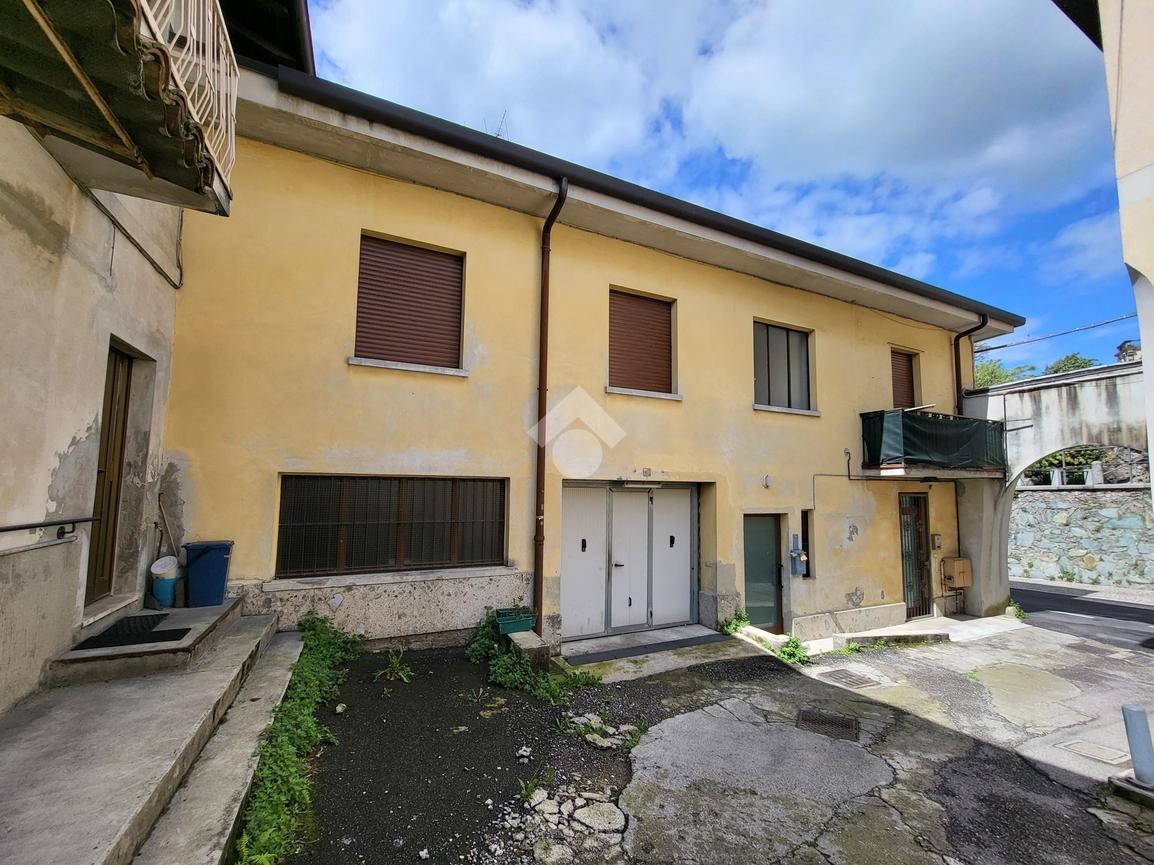 Trilocale in Via S. Siro 3, Besana in Brianza