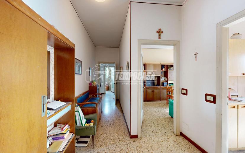 Trilocale in Via Benedetto Croce 1, Besana in Brianza — foto 3 di 5