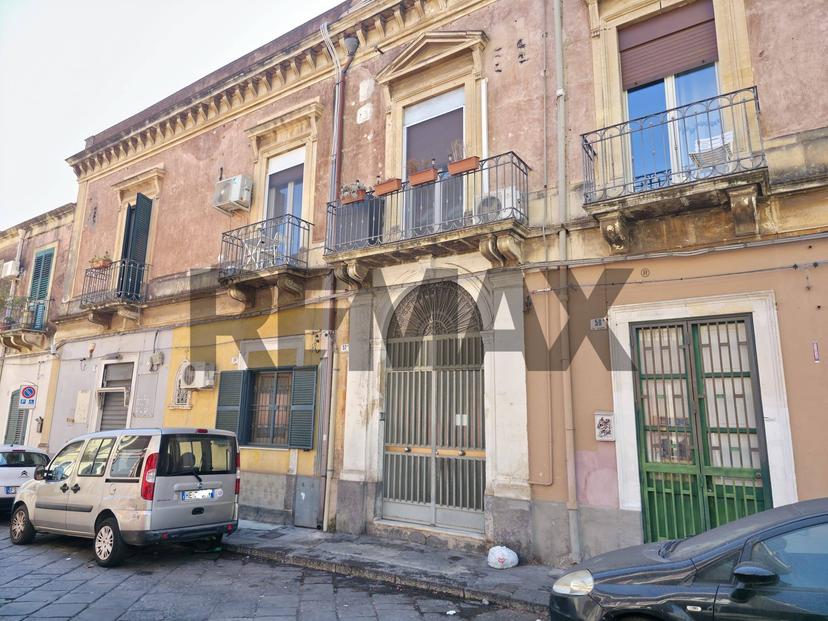 Trilocale in Via Re Martino 52, Catania