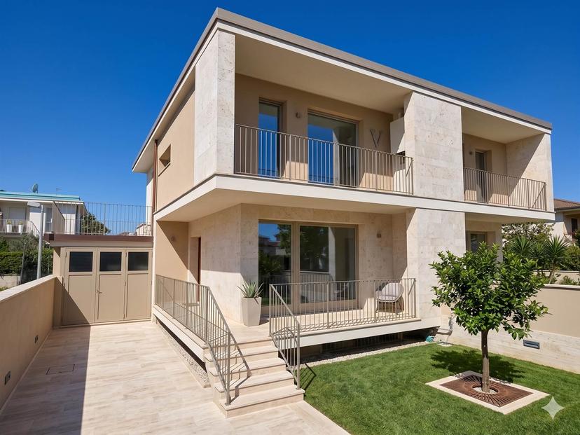 Villa bifamiliare in Via Trieste, Camaiore