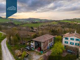 Porzione di villa in Strada Provinciale 7, Piozzano