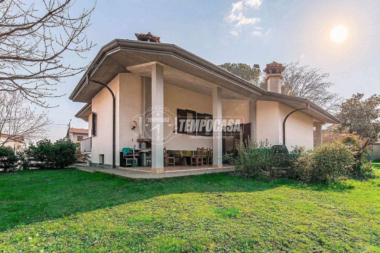 Villa a schiera in Viale Europa 68/B, Gorla Maggiore