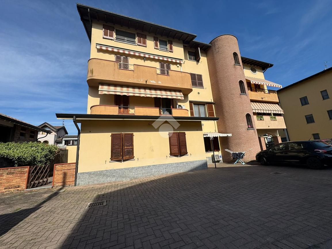 Trilocale in Via Vincenzo Bellini 8, Vailate