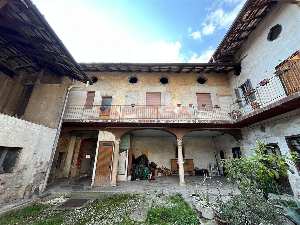 Casa indipendente in Via Locatelli, Martinengo