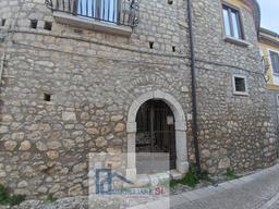 Casa indipendente in Via Mattaleoni, Vitulano
