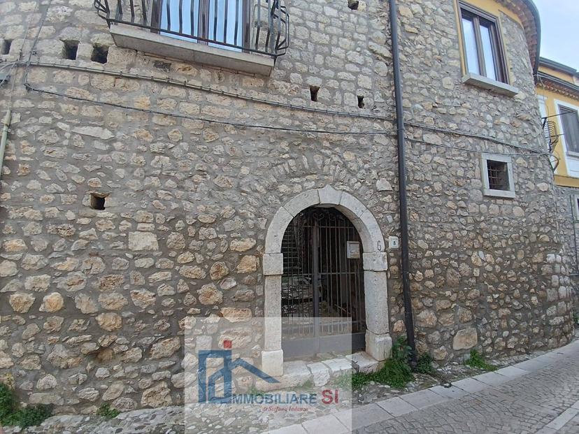 Casa indipendente in Via Mattaleoni, Vitulano