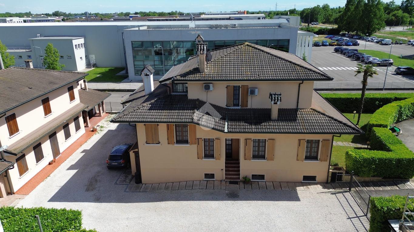 Villa in Via Unione Europea 22, Marmirolo