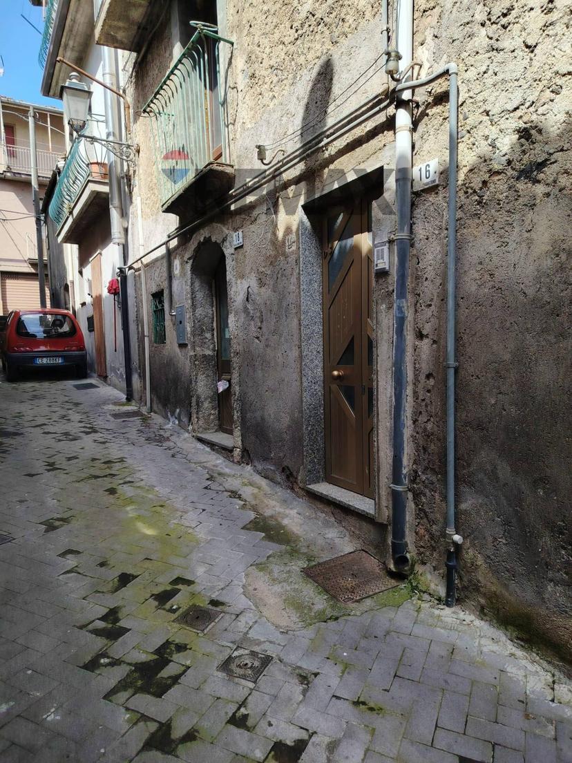 Casa indipendente in Via  dei Longhitano 16/18, Randazzo — foto 3 di 5