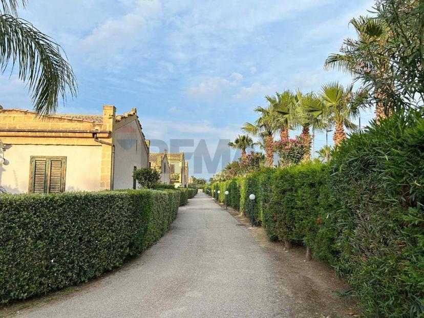 Villa a schiera in Viale Himera 3, Campofelice di Roccella — foto 2 di 5
