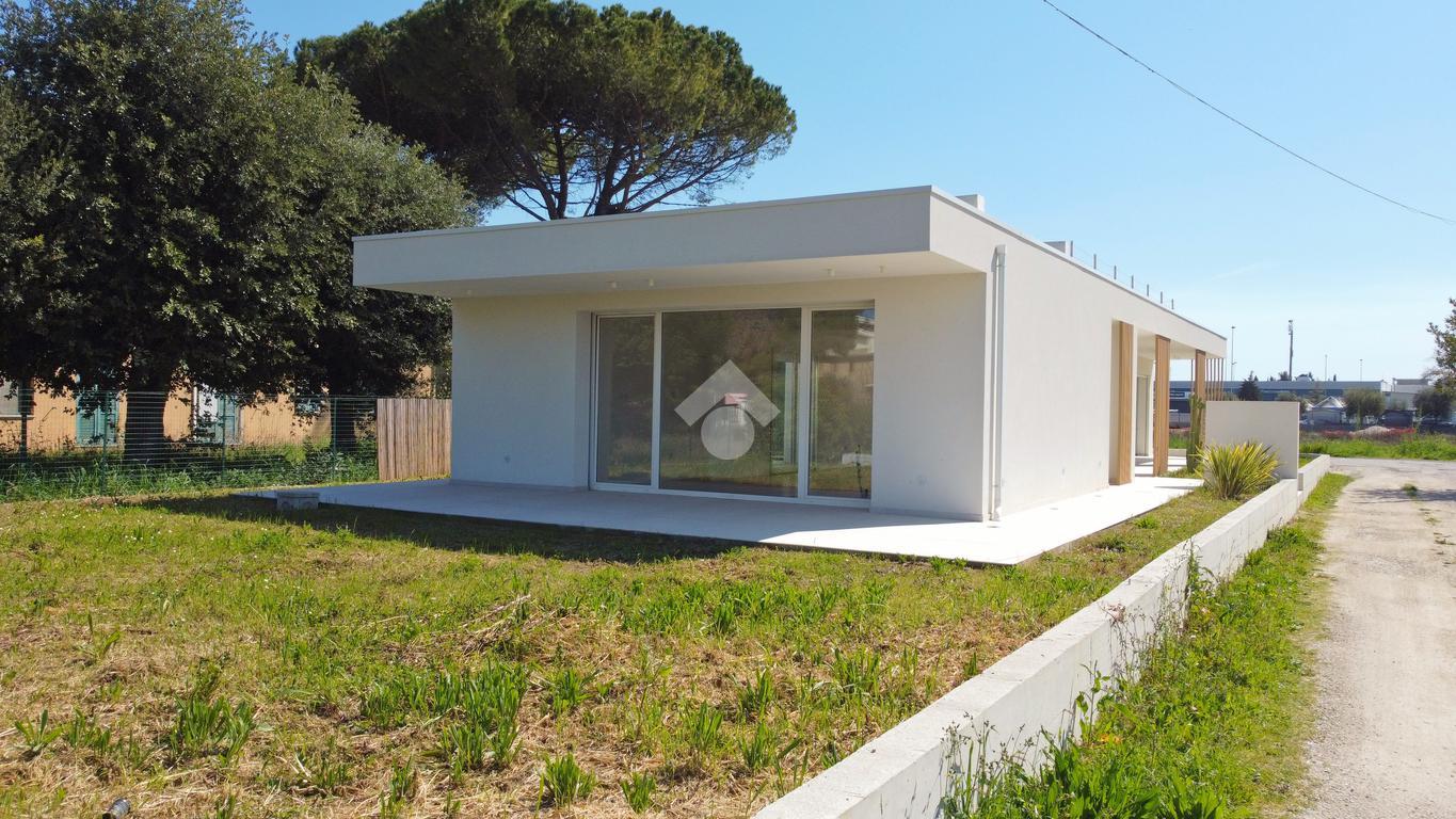 Villa in Via a. Pannella 8, Giulianova