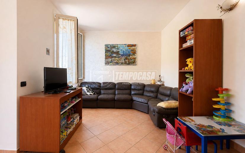 Quadrilocale in Via Virginia Besozzi 5, Monticello Brianza — foto 2 di 5