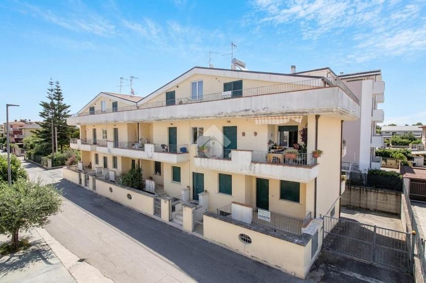 Trilocale in Via Bozzino 4, Roseto degli Abruzzi — foto 3 di 5