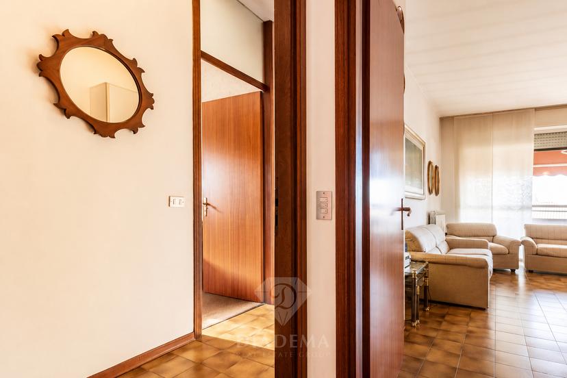 Trilocale in Via Libertà 2, Besnate — foto 3 di 5
