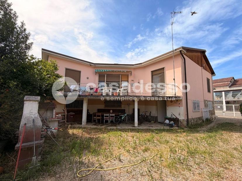 Villa unifamiliare in Piazza Fratelli Comazzi 5, Trino — foto 3 di 5