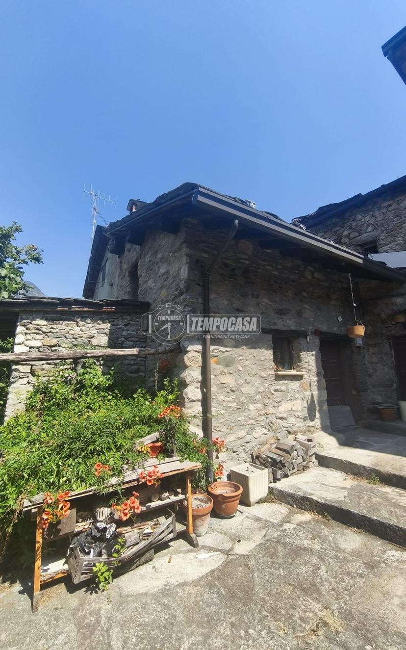 Bilocale in Frazione Montat 2, Montjovet — foto 2 di 5