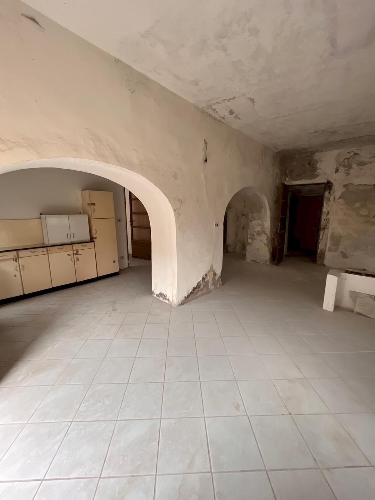 Quadrilocale in Via IV Novembre 40, Pradleves