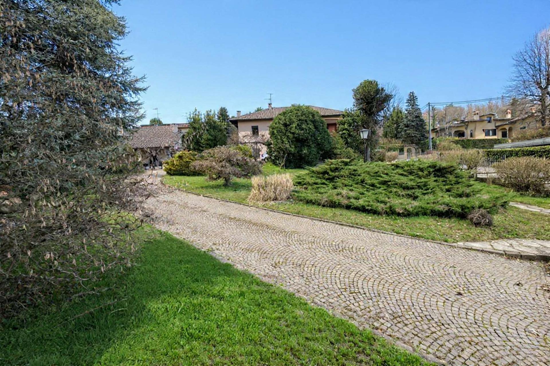 Villa unifamiliare in Via Carugo 15, Mornago