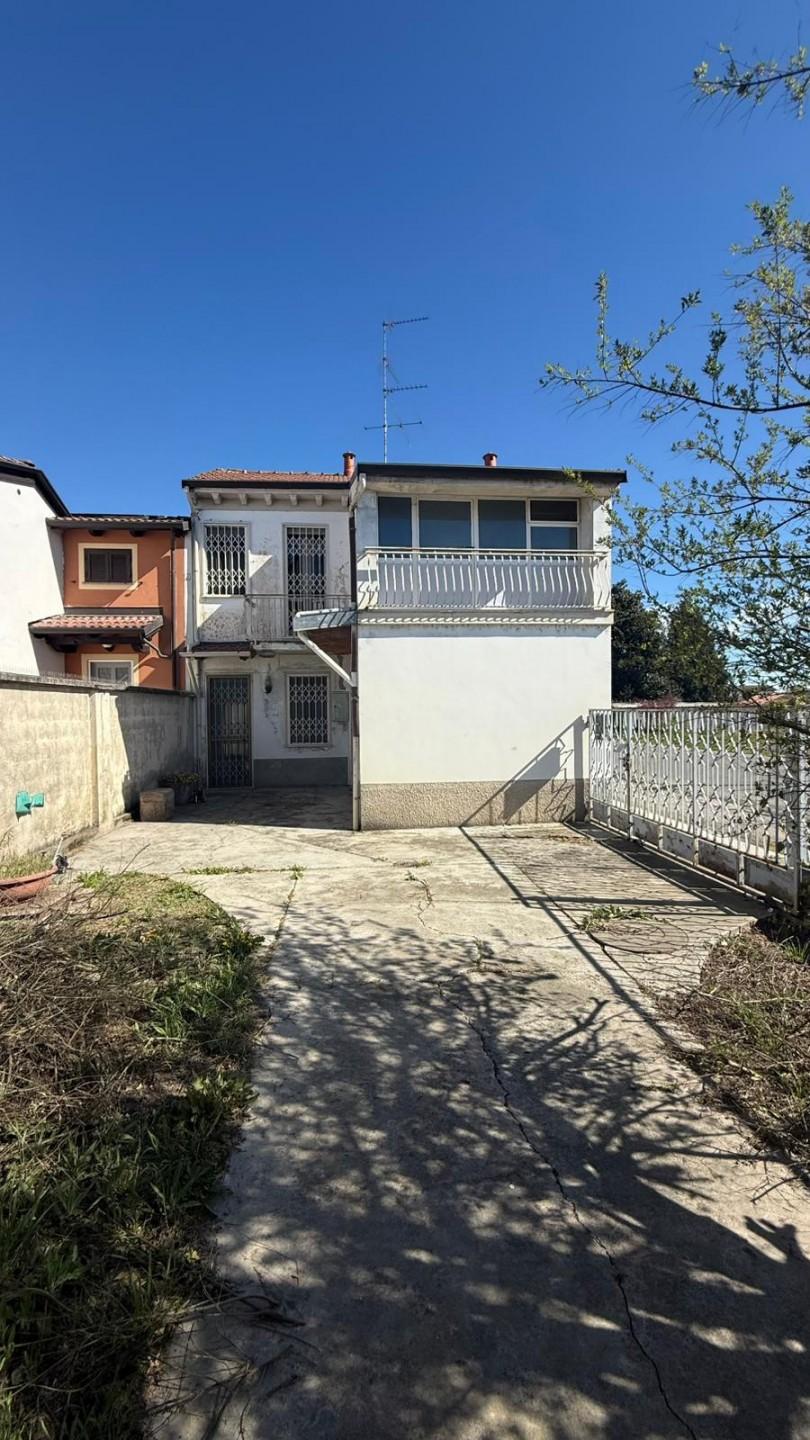 Villa in Strada Vecchia Vercelli 64, Casale Monferrato — foto 2 di 5
