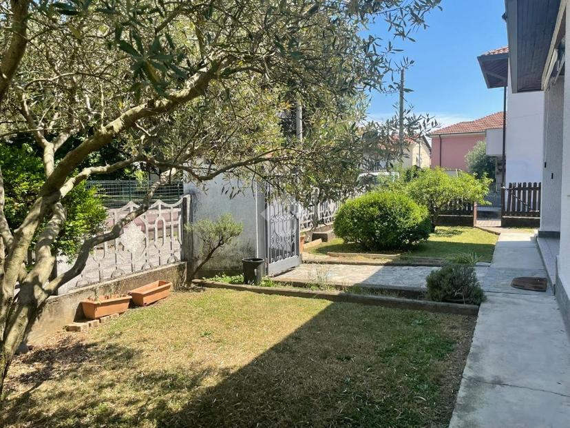 Villa in Via Chiesa 17, Cardano al Campo — foto 4 di 5